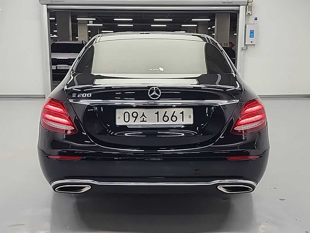 Mercedes Benz E class - Vista 3