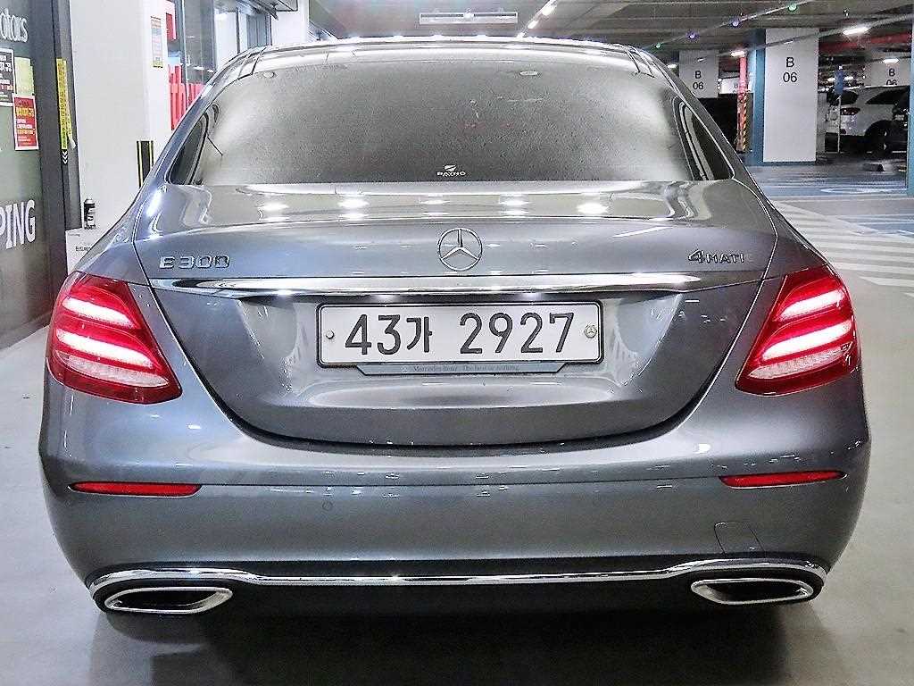 Mercedes Benz E class - Vista 6