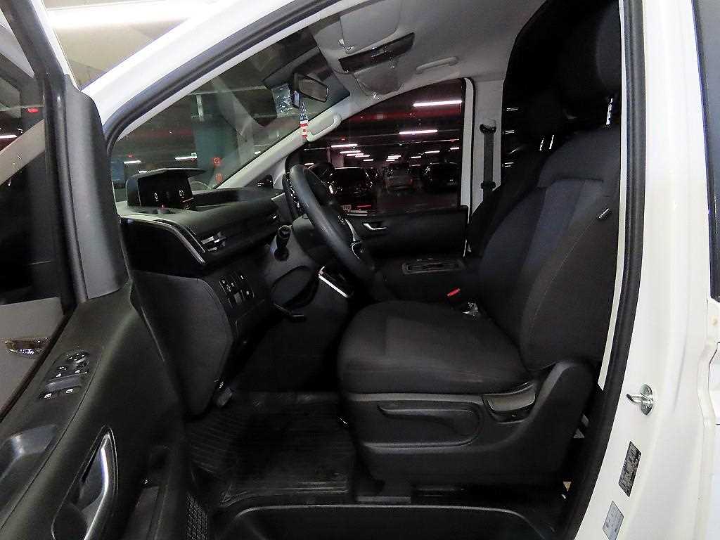 HYUNDAI Staria - Vista 6