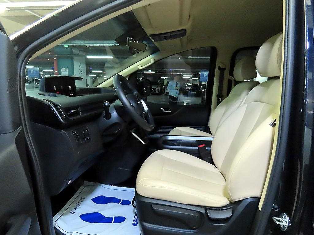 HYUNDAI Staria - Vista 9