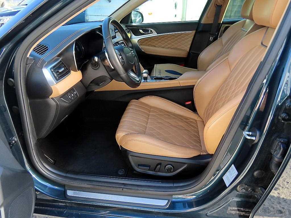 Genesis G70 - Vista 5