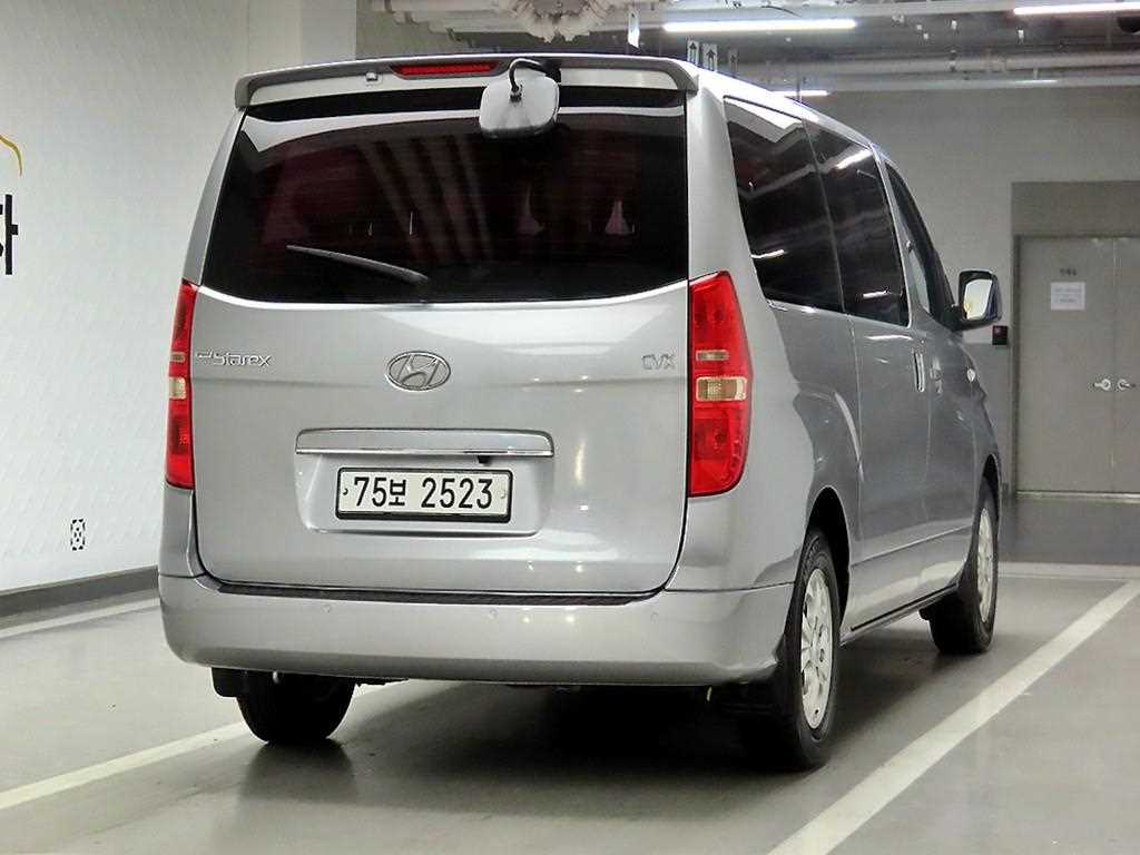 HYUNDAI Starex - Vista 4