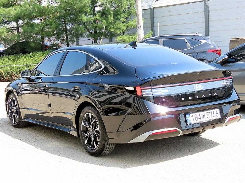 HYUNDAI Sonata - Vista 3