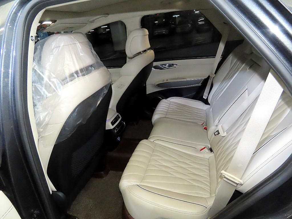 Genesis GV70 - Vista 7