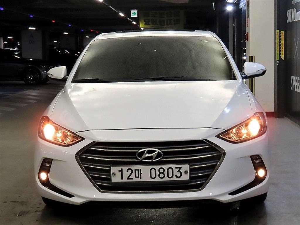 HYUNDAI Avante - Vista 2