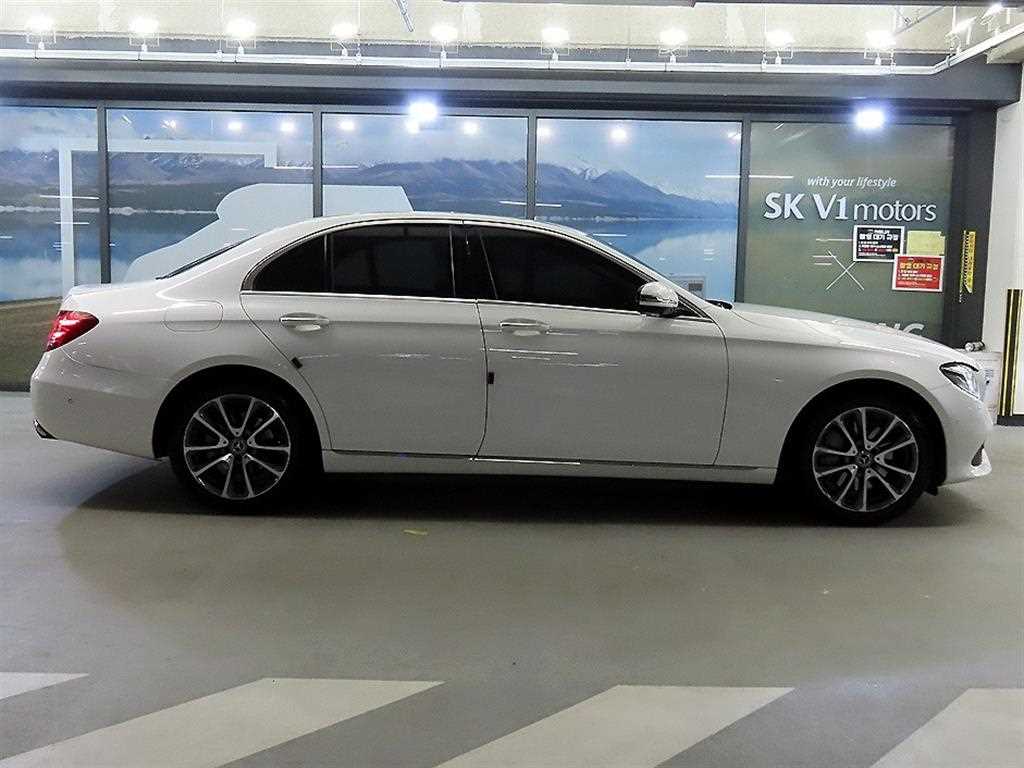 Mercedes Benz E class - Vista 3