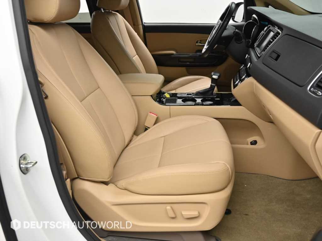 KIA Carnival - Vista 10