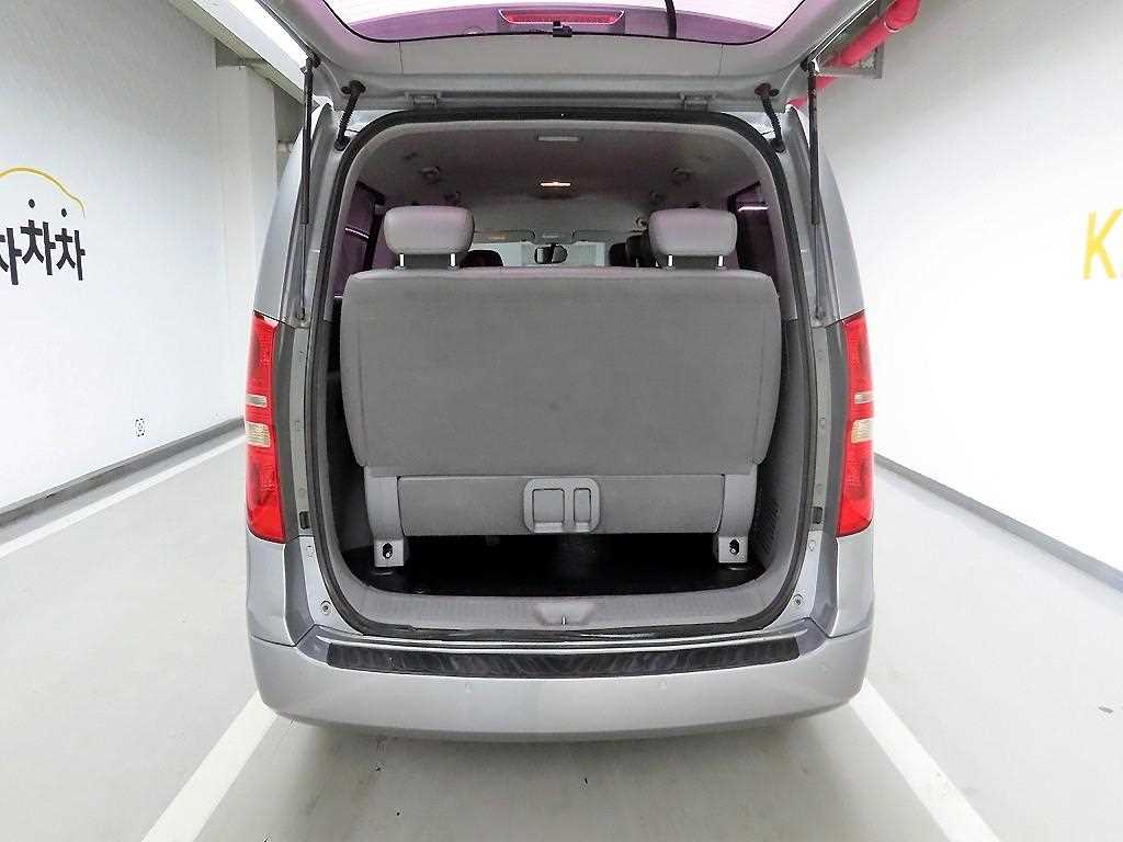 HYUNDAI Starex - Vista 5