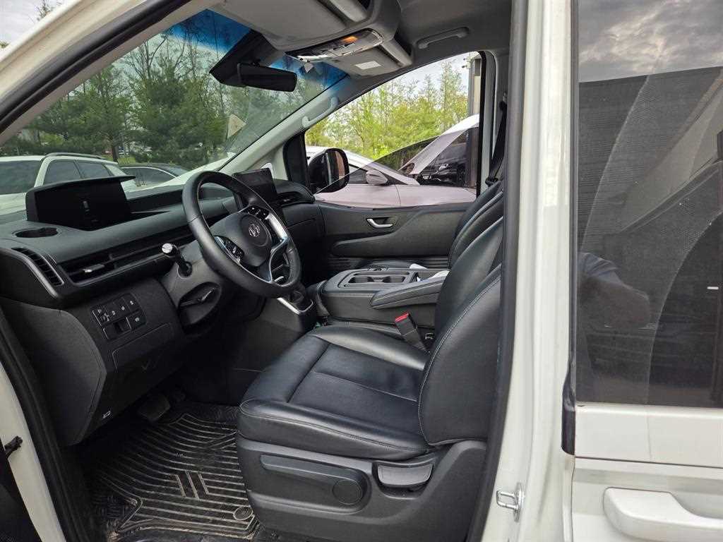 HYUNDAI Staria - Vista 6