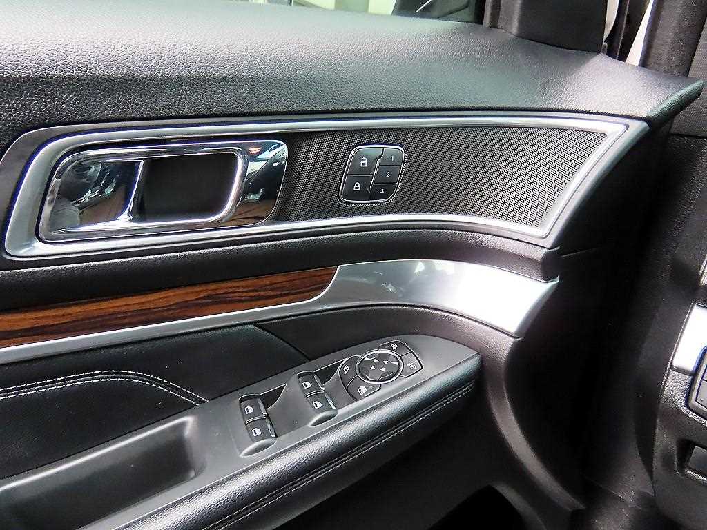 Ford Explorer - Vista 11