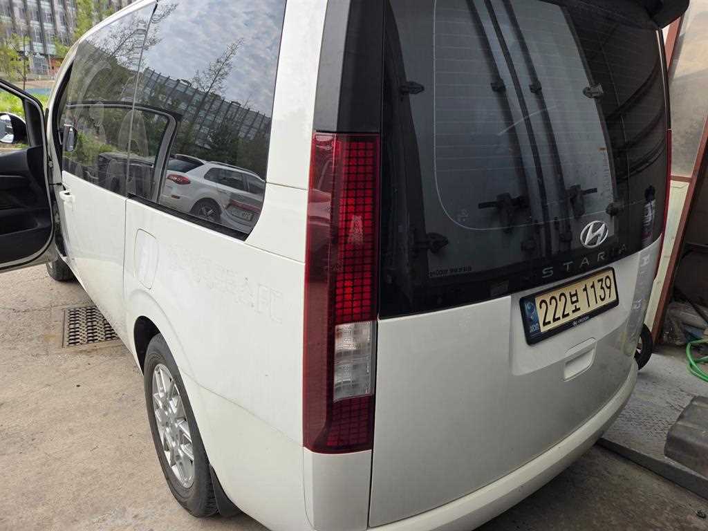 HYUNDAI Staria - Vista 3