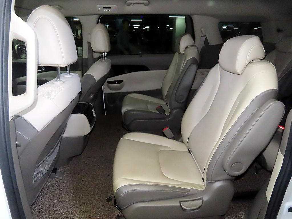 KIA Carnival - Vista 7