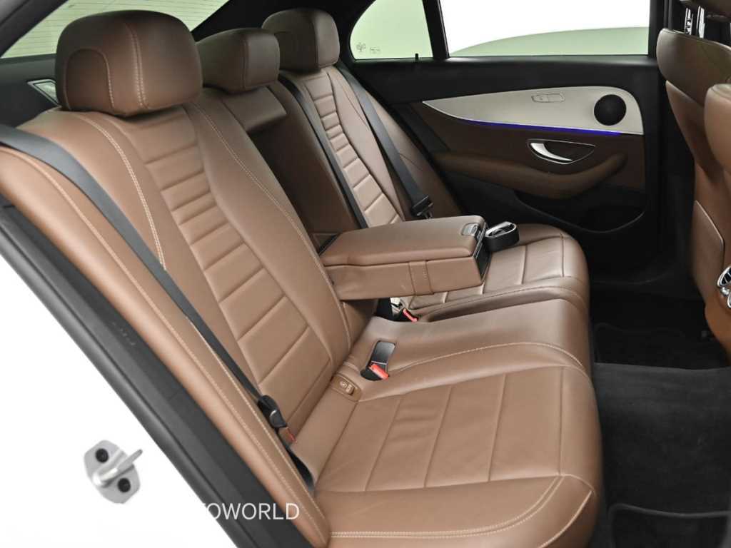 Mercedes Benz E class - Vista 12