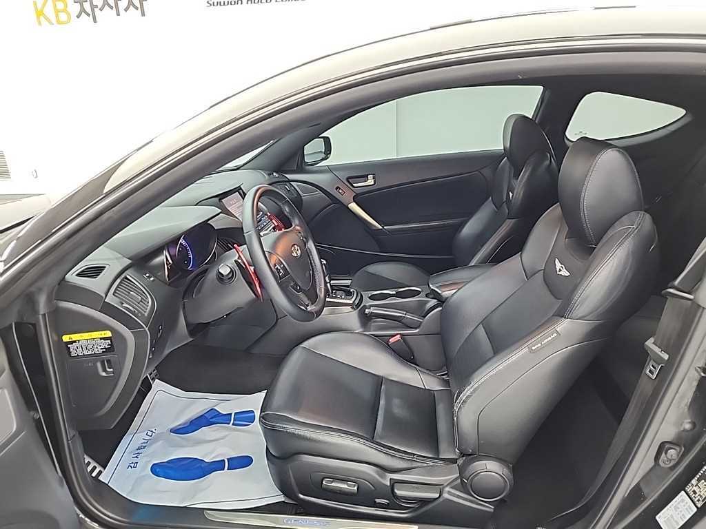 HYUNDAI Genesis - Vista 11