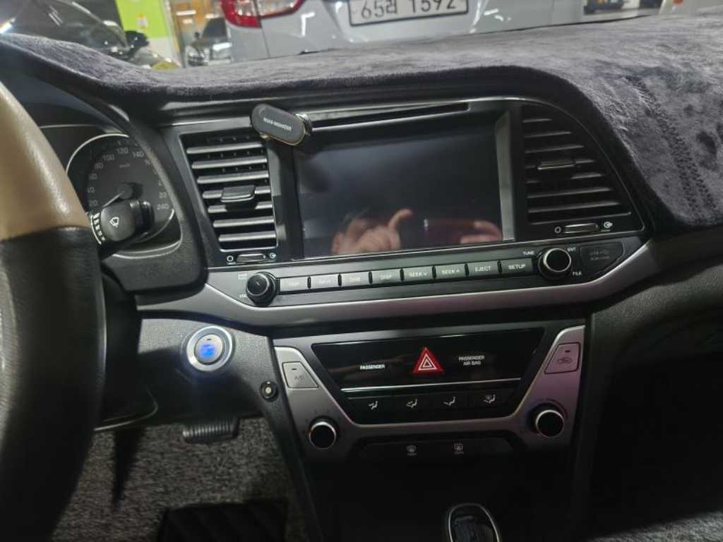 HYUNDAI Avante - Vista 6