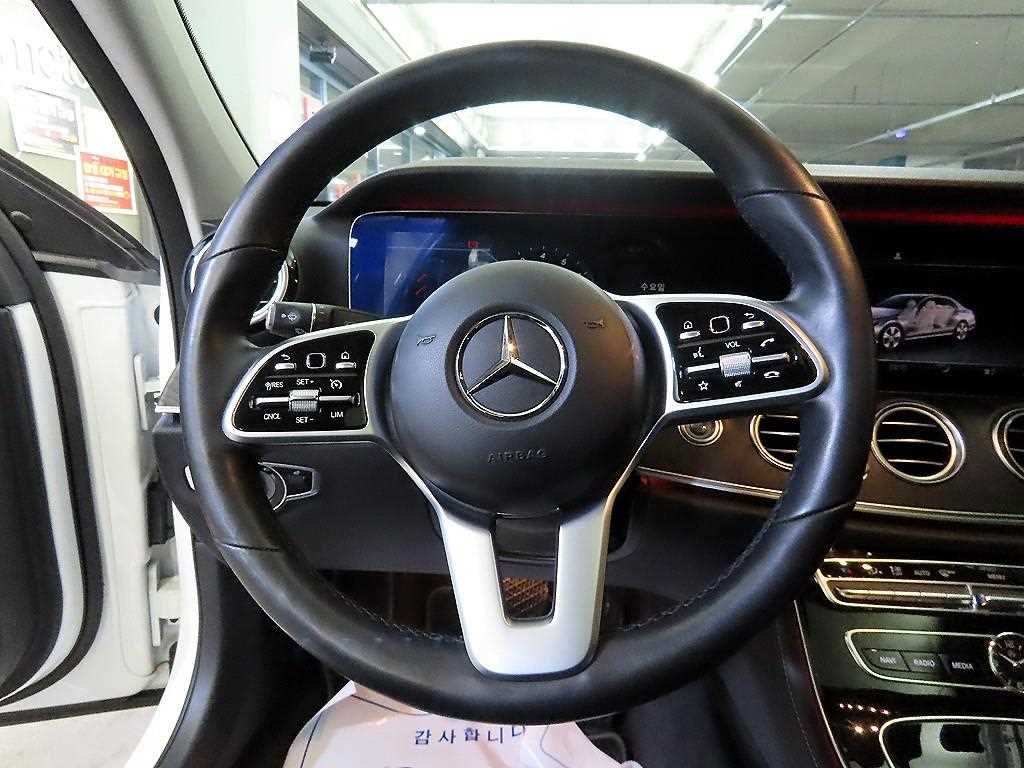 Mercedes Benz E class - Vista 12