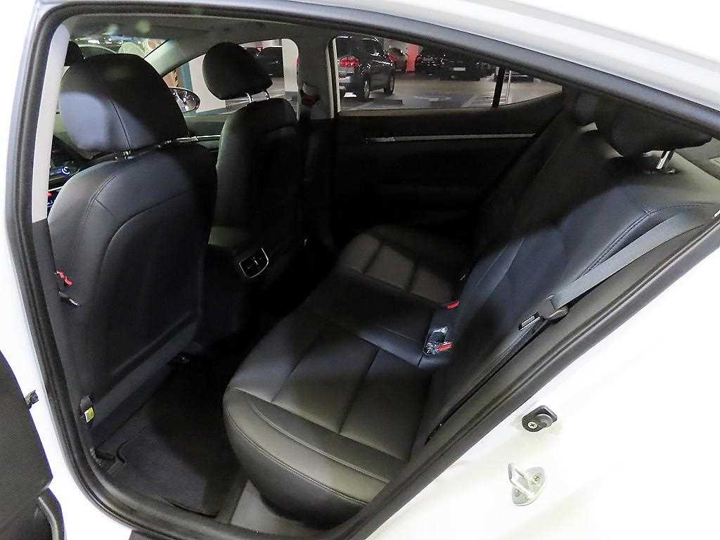 HYUNDAI Avante - Vista 7