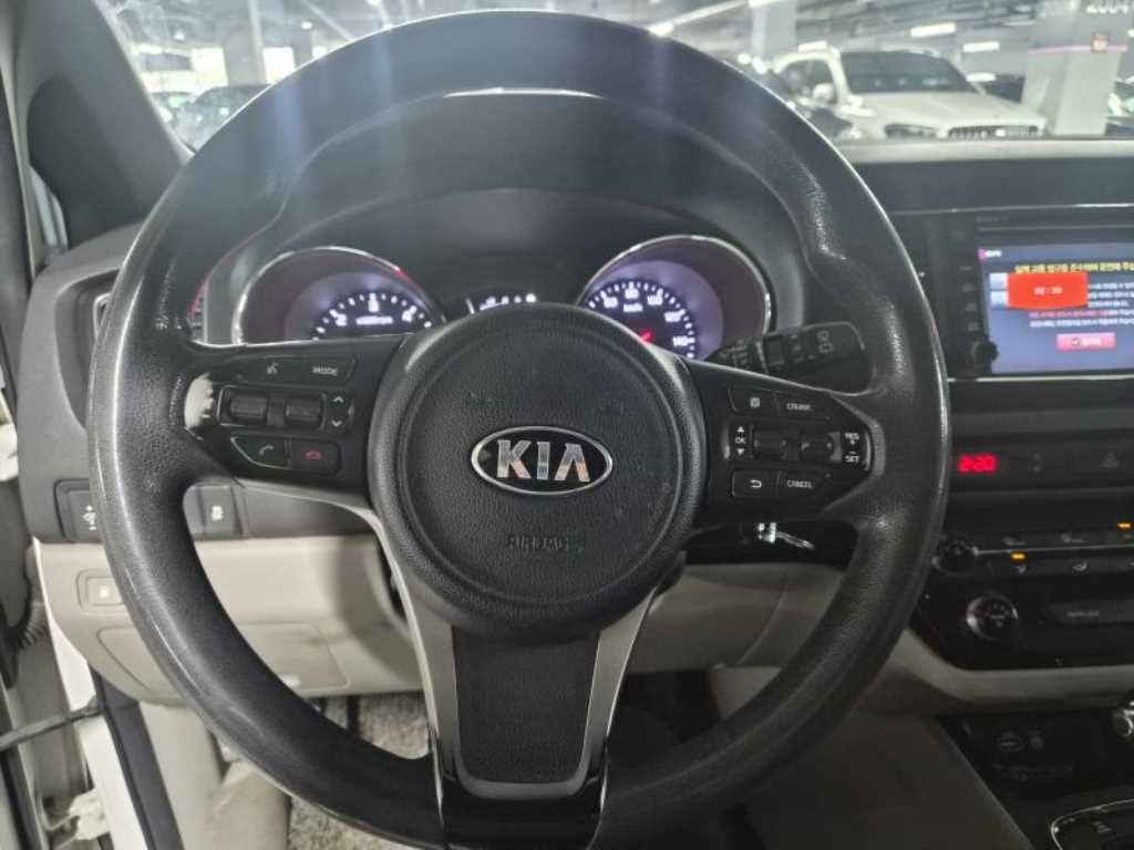 KIA Carnival - Vista 7