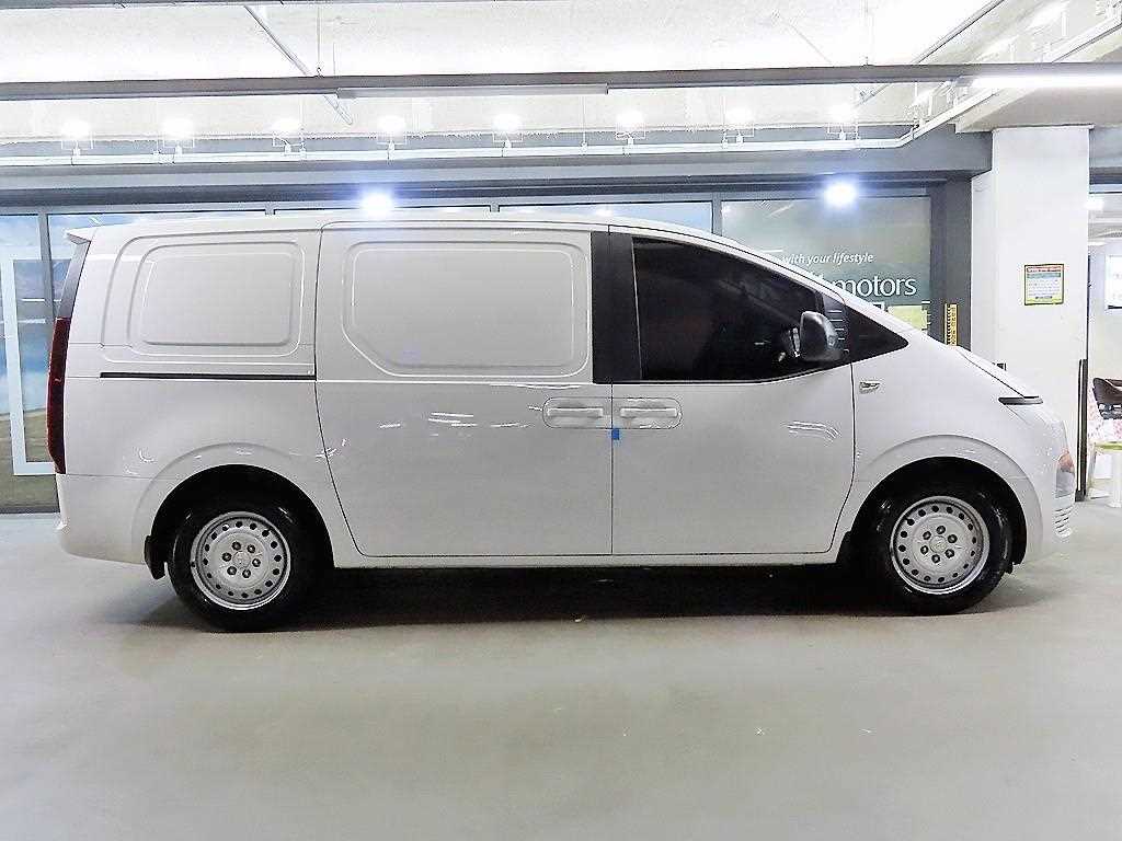 HYUNDAI Staria - Vista 3