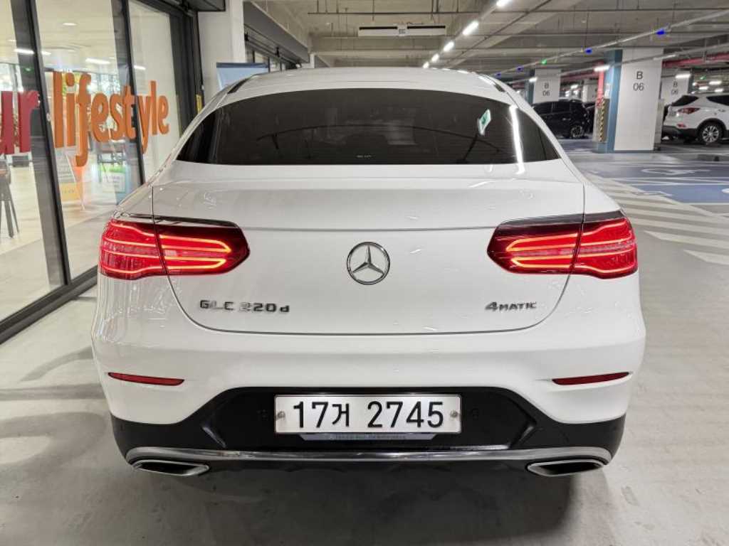 Mercedes Benz GLC Class - Vista 5