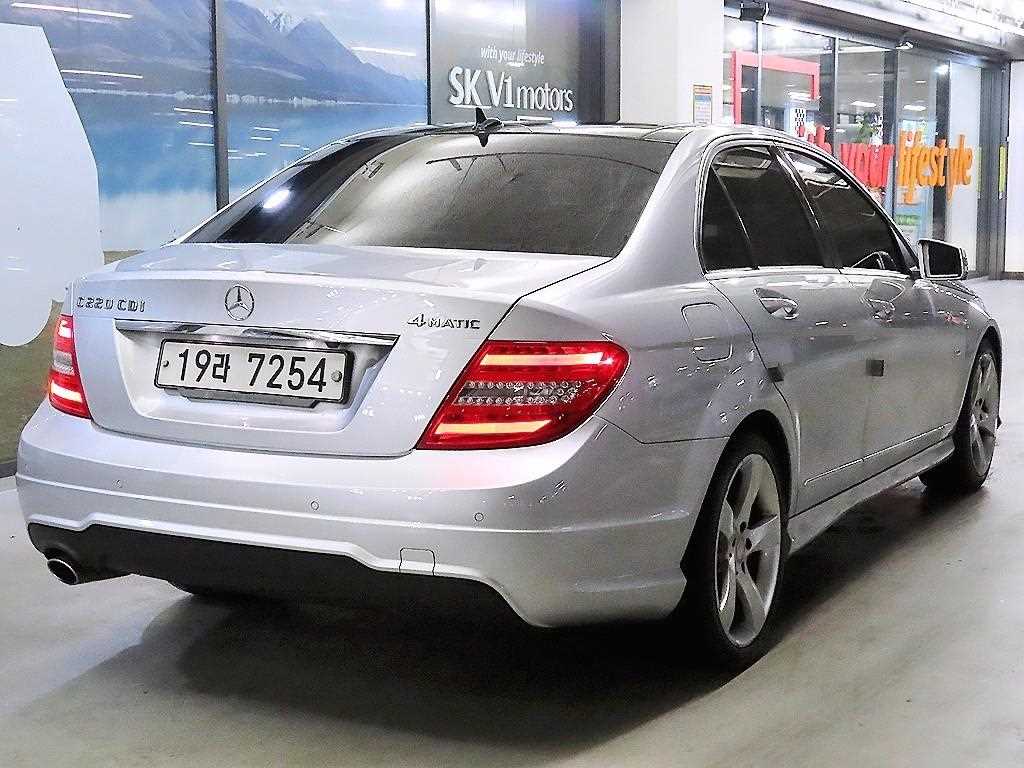 Mercedes Benz C Class - Vista 4