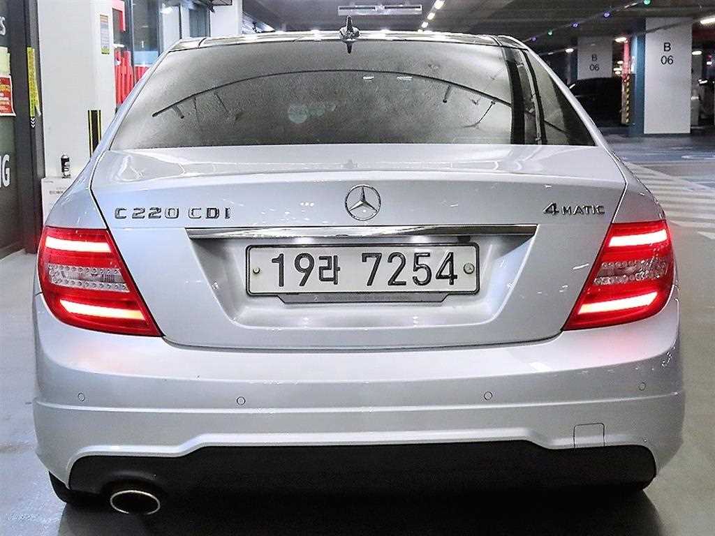 Mercedes Benz C Class - Vista 5