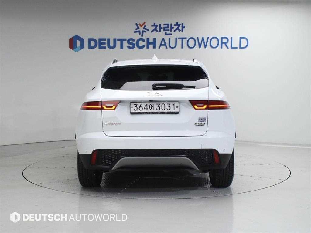 Jaguar E-PACE - Vista 4