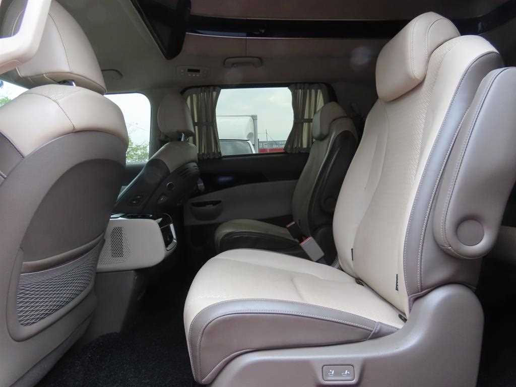 KIA Carnival - Vista 7