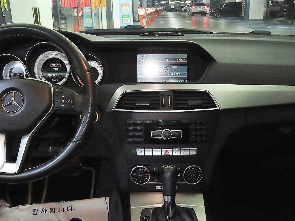 Mercedes Benz C Class - Vista 11