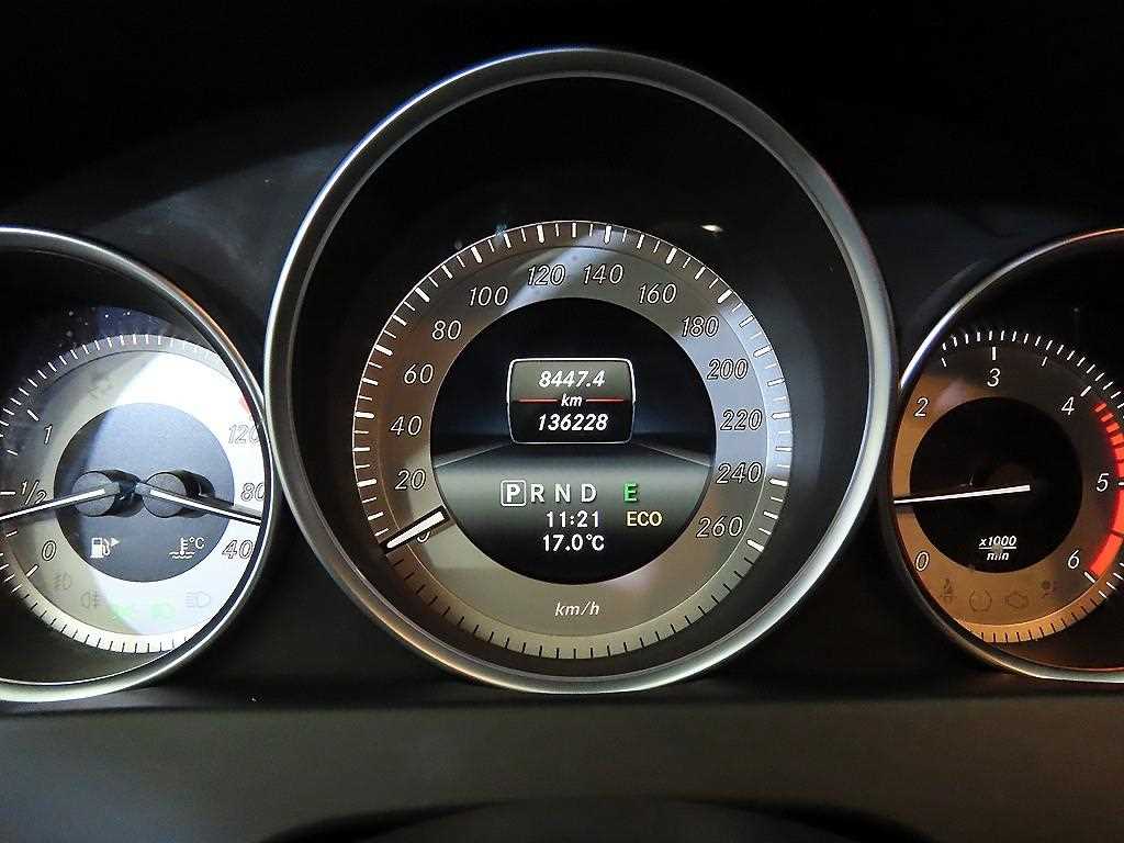 Mercedes Benz C Class - Vista 9