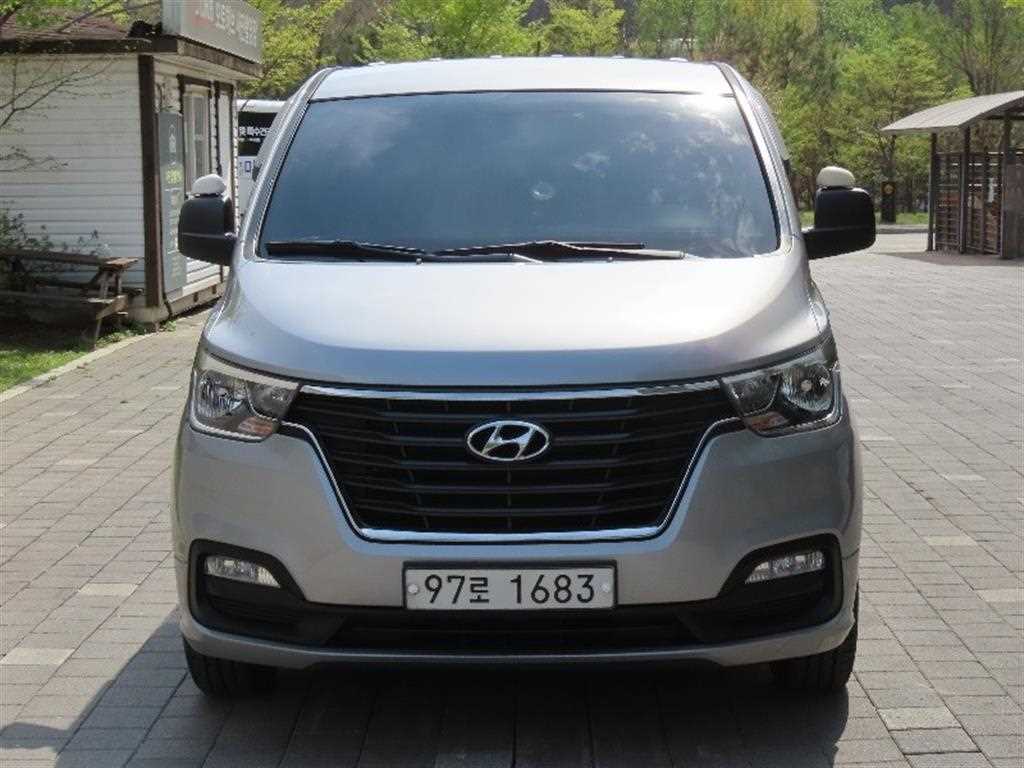 HYUNDAI Starex 2019 Gris - Importación desde Corea - HF Imports Iquique - Foto 1