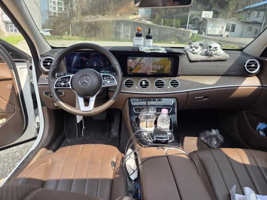 Mercedes Benz E class - Vista 3