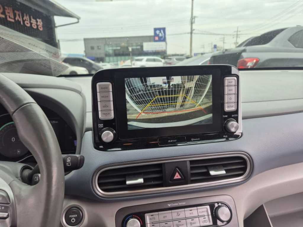 HYUNDAI Kona - Vista 4