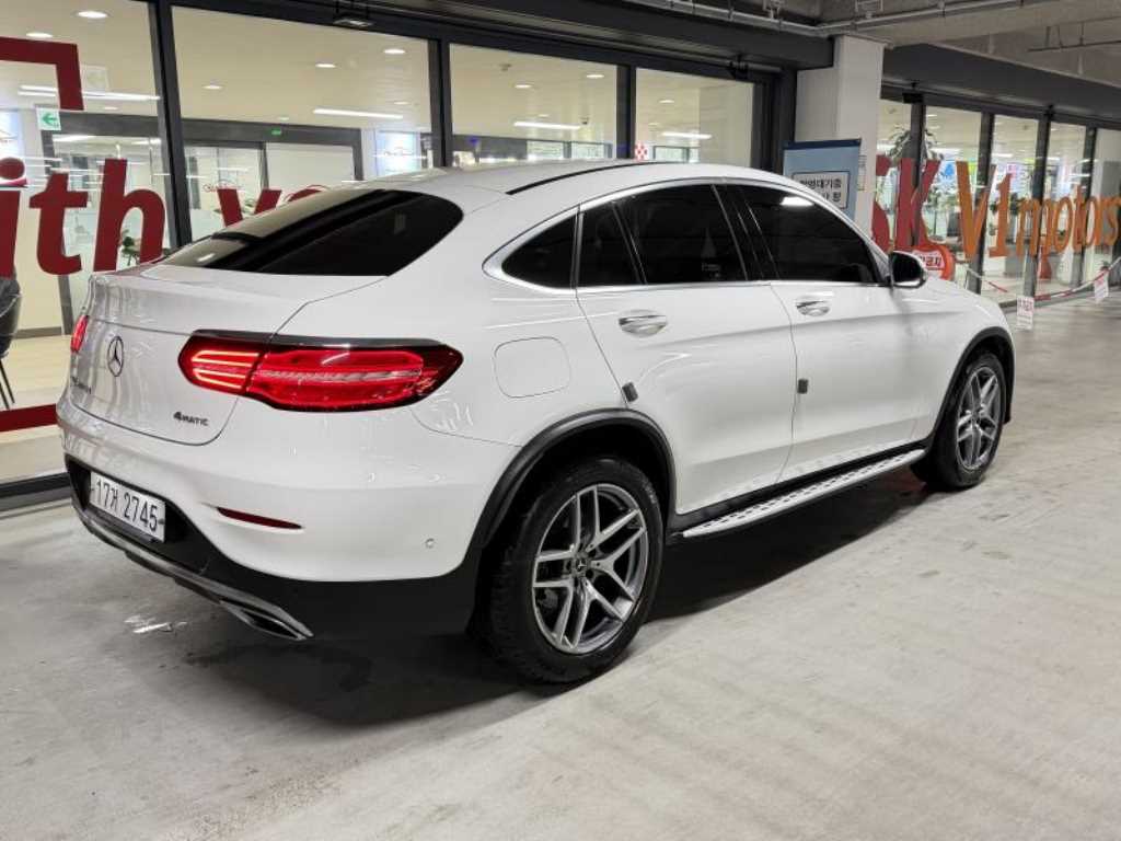 Mercedes Benz GLC Class - Vista 4