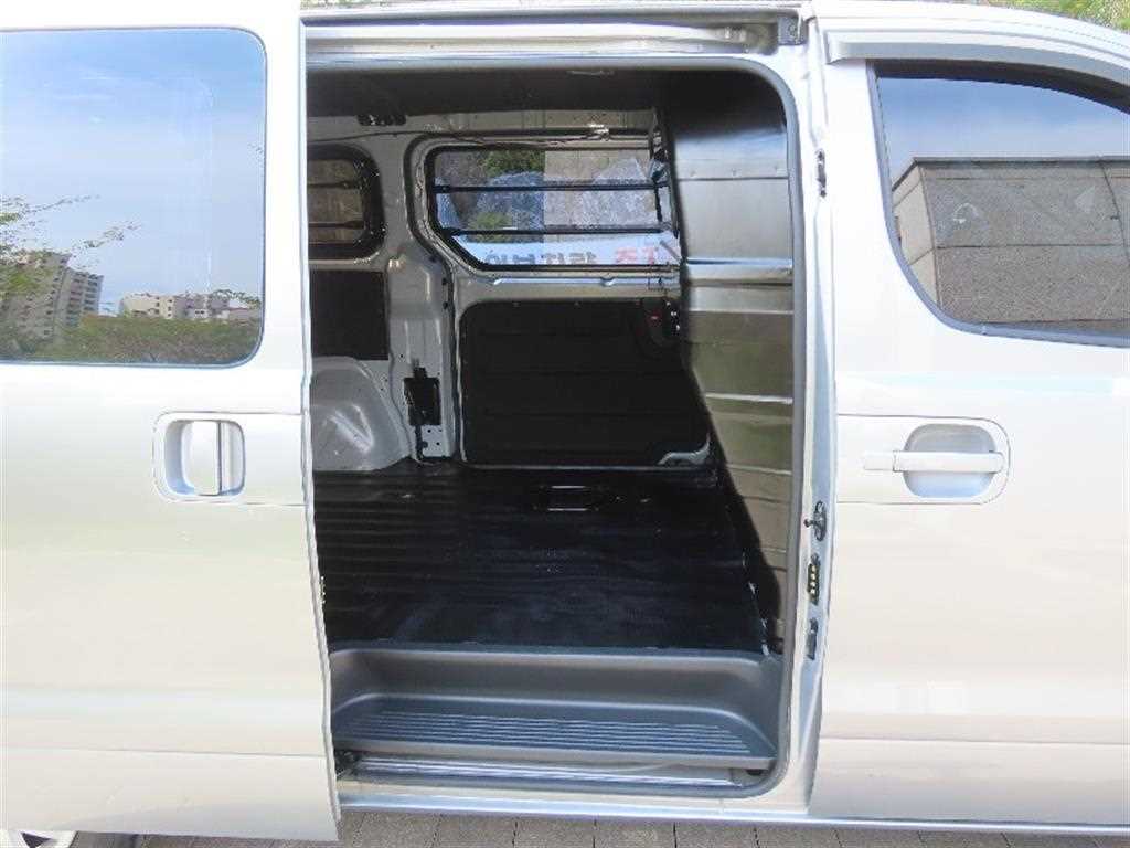 HYUNDAI Starex 2019 Gris - Importación desde Corea - HF Imports Iquique - Foto 17