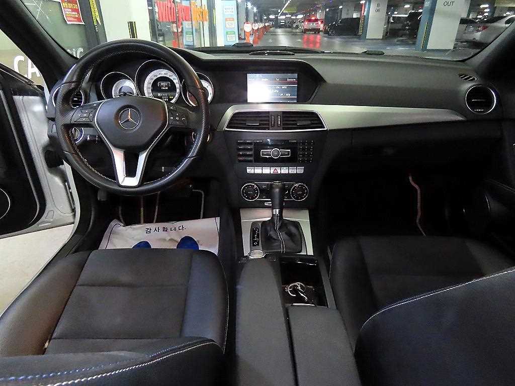 Mercedes Benz C Class - Vista 10