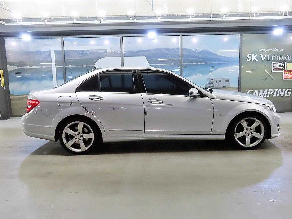 Mercedes Benz C Class - Vista 3