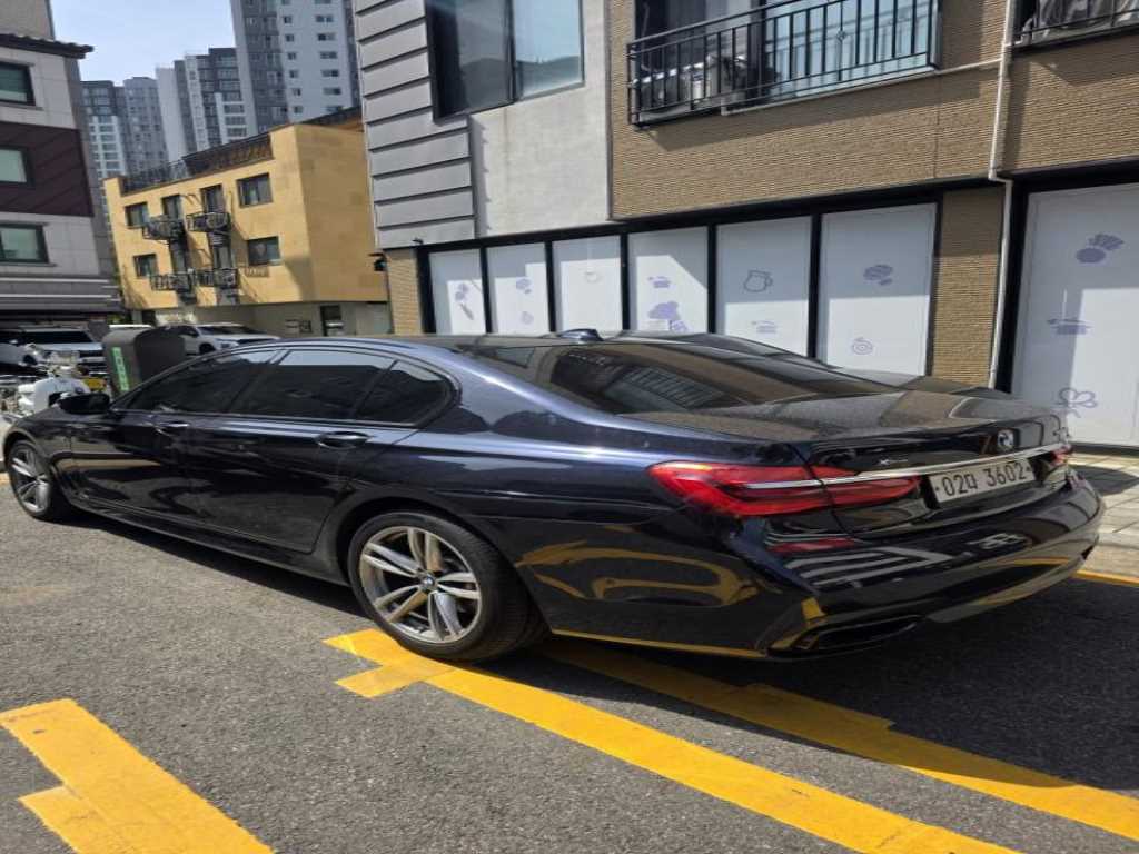 BMW 7 Series - Vista 5