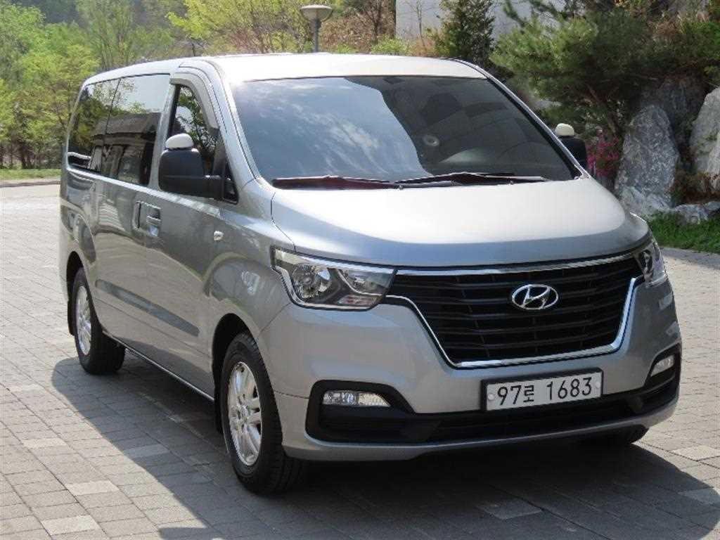 HYUNDAI Starex - Vista 2
