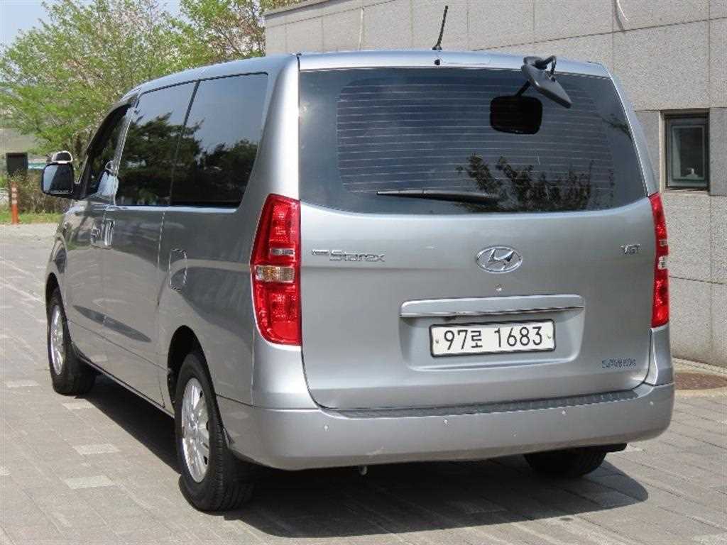 HYUNDAI Starex - Vista 4