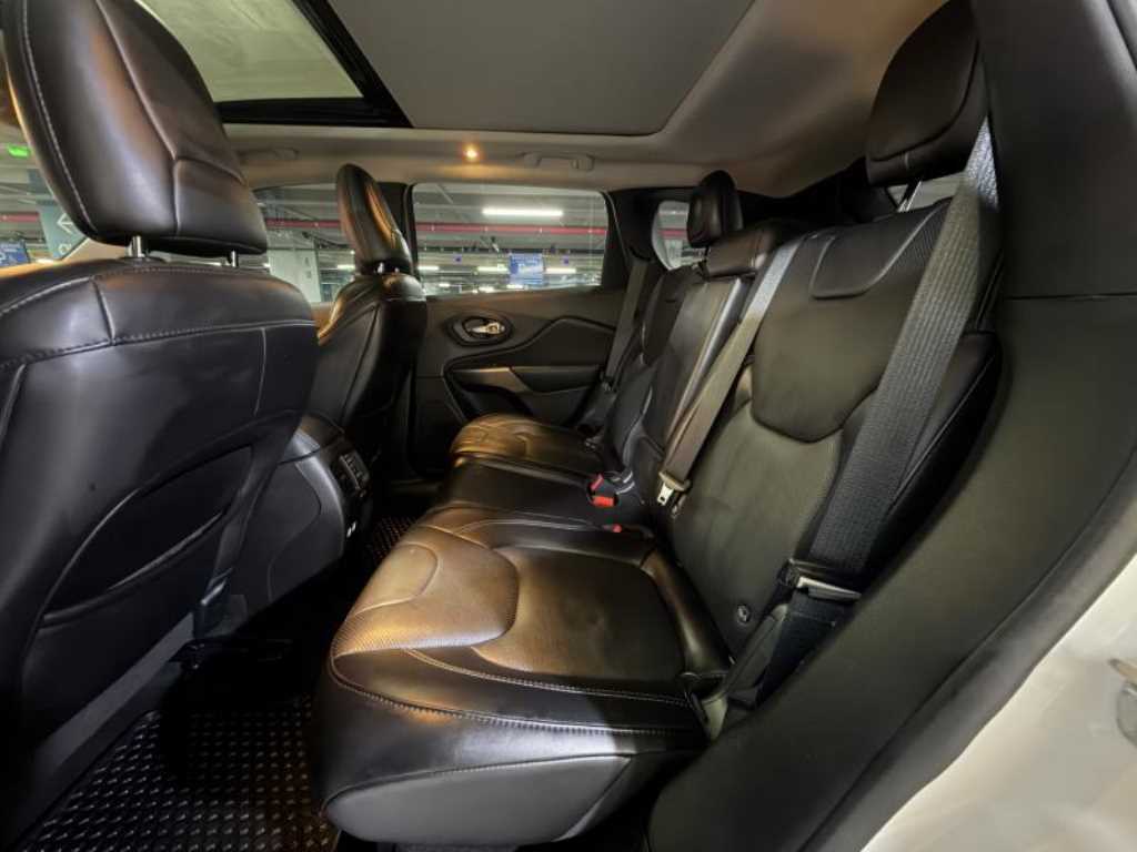 Jeep Cherokee - Vista 7