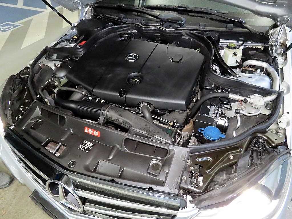Mercedes Benz C Class 2014 Plateado - Importación desde Corea - HF Imports Iquique - Foto 18
