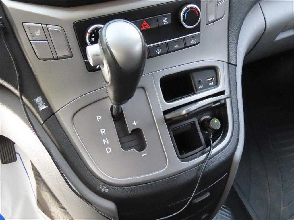 HYUNDAI Starex - Vista 6