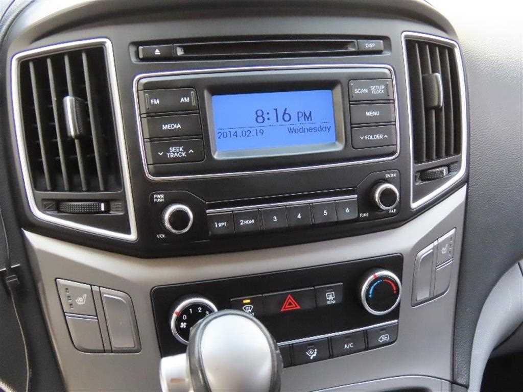 HYUNDAI Starex - Vista 7