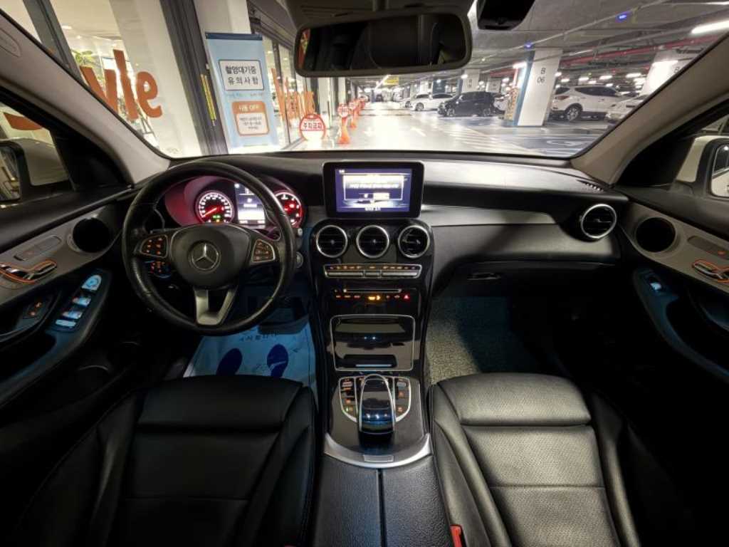 Mercedes Benz GLC Class - Vista 6