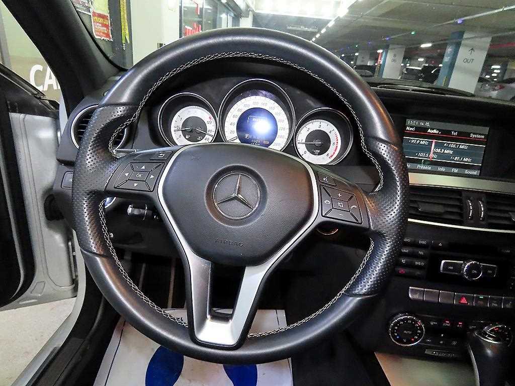Mercedes Benz C Class - Vista 8
