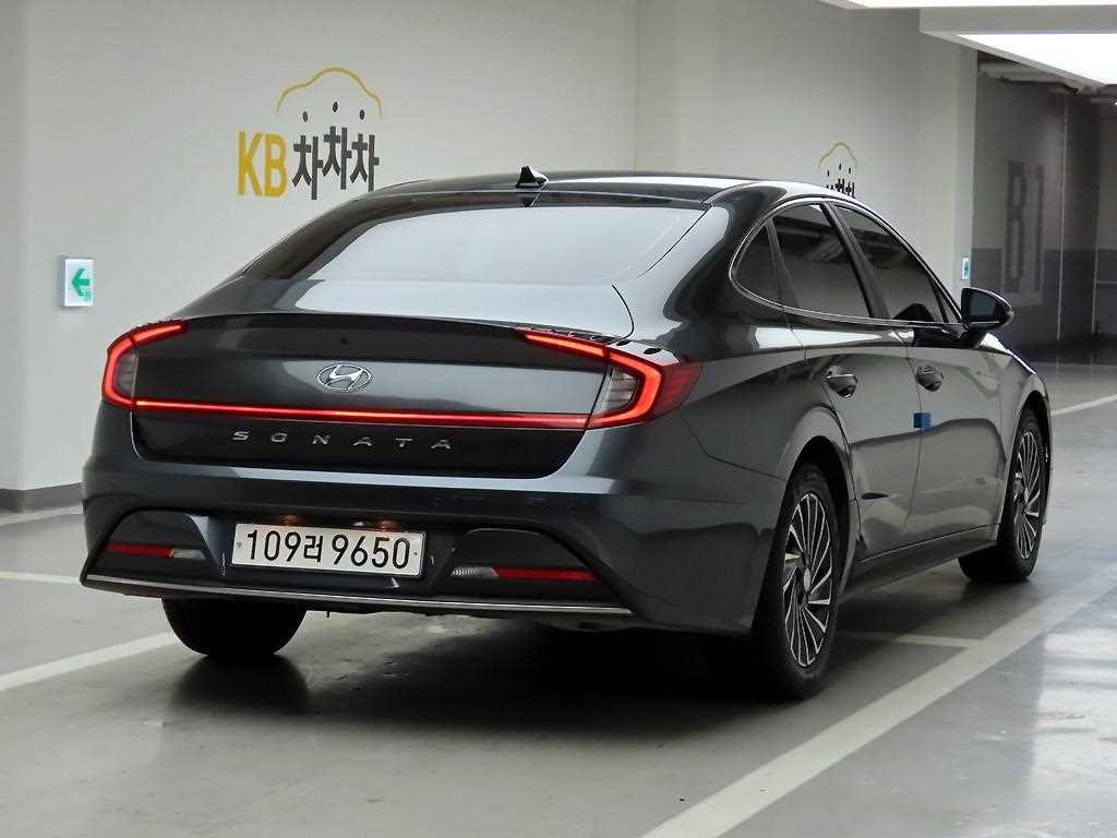 HYUNDAI Sonata - Vista 4