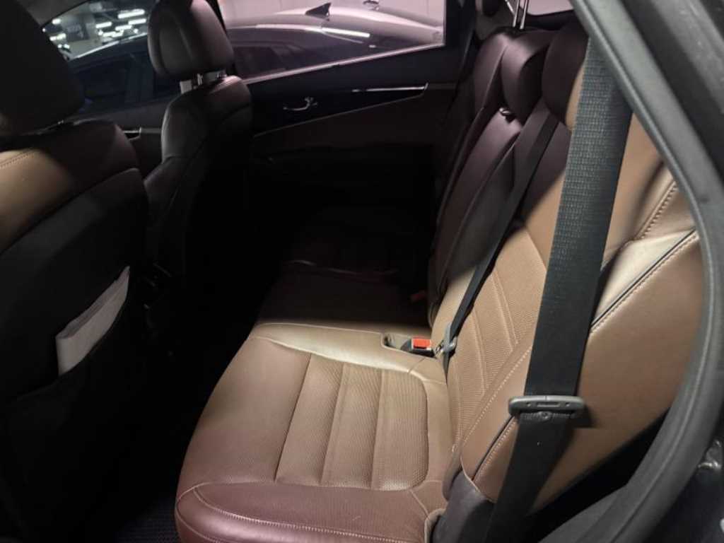 KIA Sorento - Vista 8