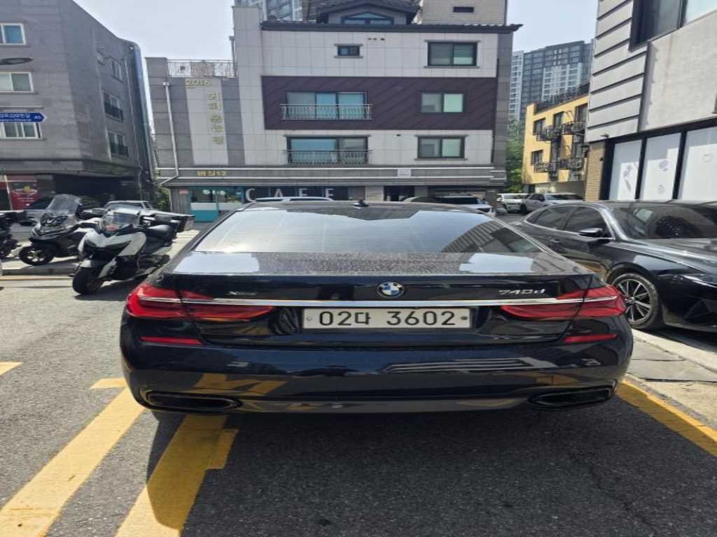 BMW 7 Series - Vista 4