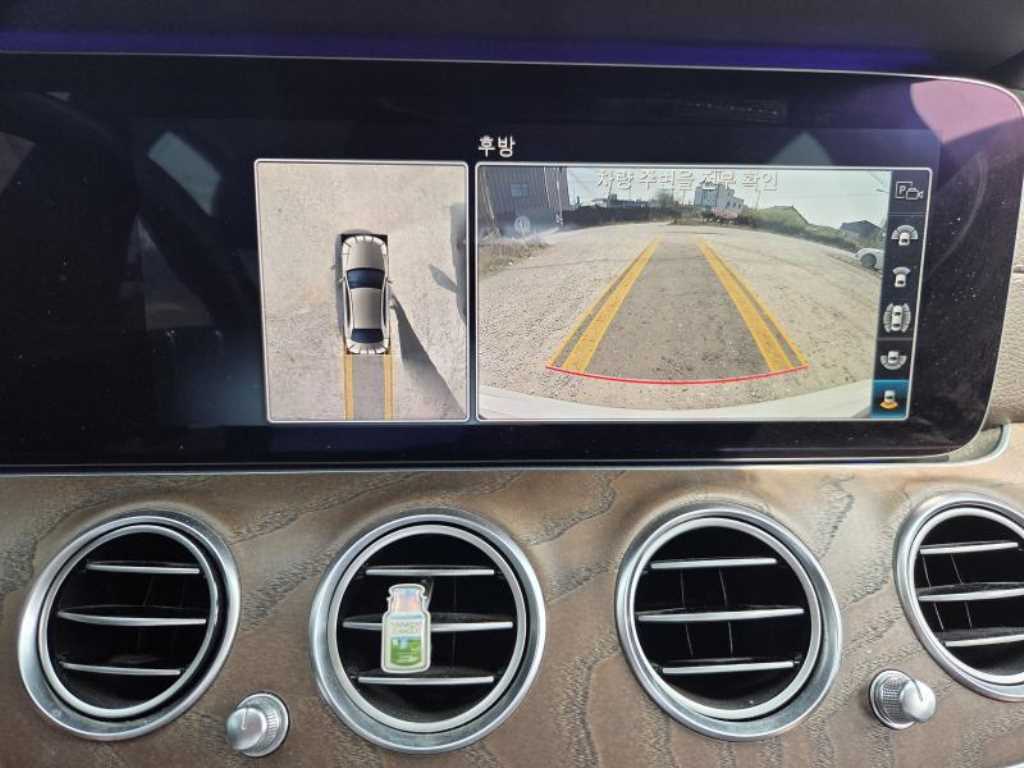 Mercedes Benz E class - Vista 4